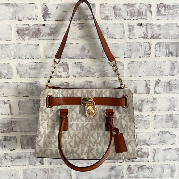Michael Kors • Lock & Key • Hamilton Medium Leather Logo Satchel • Vanilla - Picture 6 of 14